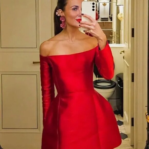 Sexy & Classy Red Dress Size Medium New - Picture 1 of 11